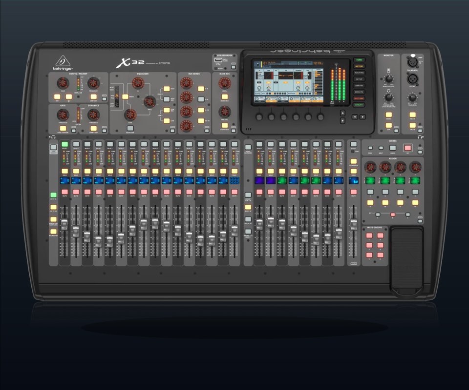 Цифровой аудиомикшер Behringer X32